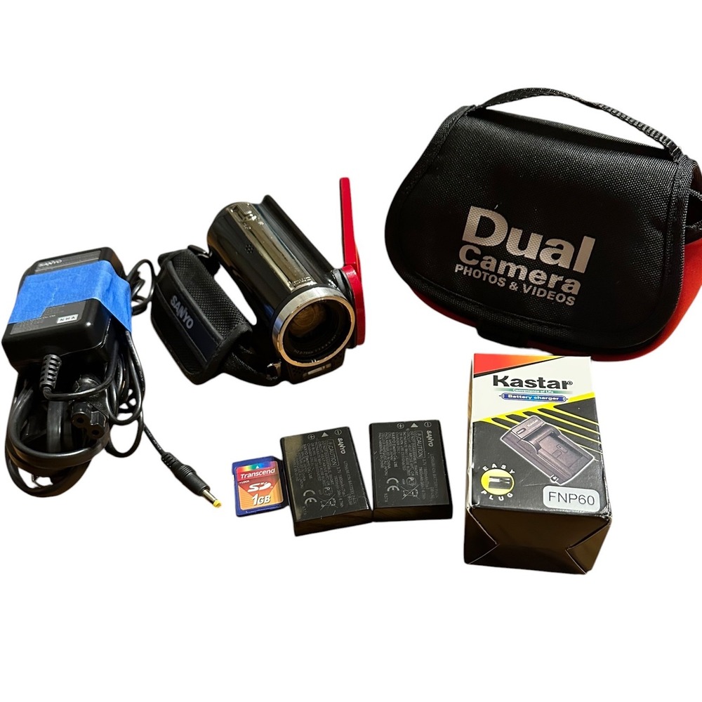 Sanyo Xacti VPC ZH1R HD Dual Camera Camcorder 30X Zoom Bundle Tested 2 Batteries